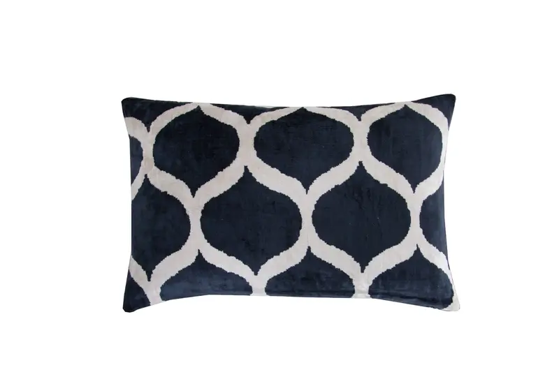 Cushion Ikat 3